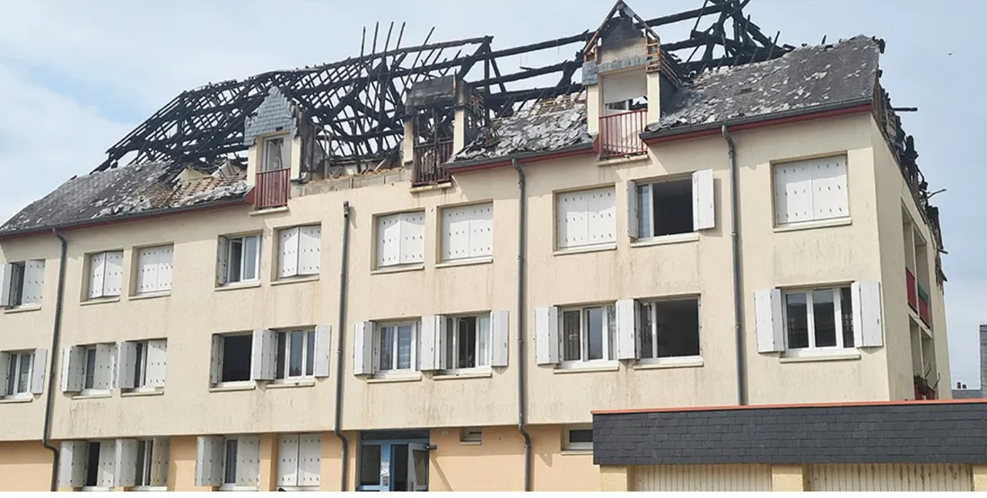 L'immeuble qui héberge 19 familles a été ravagé par les flammes le 14 août dernier.