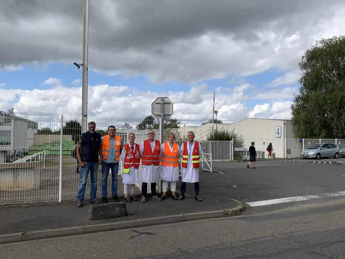 L'intersyndicale de Valéo à la Suze-sur-Sarthe.