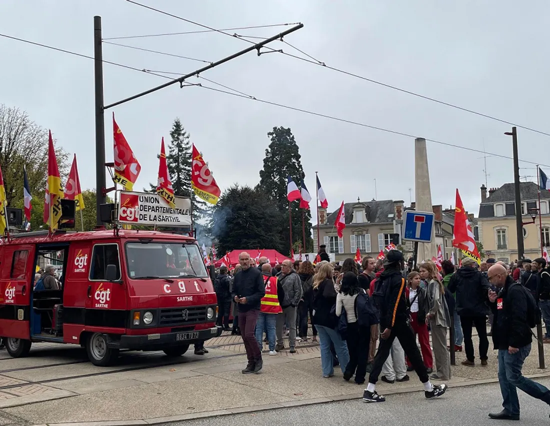 Manifestation dans les rues du Mans