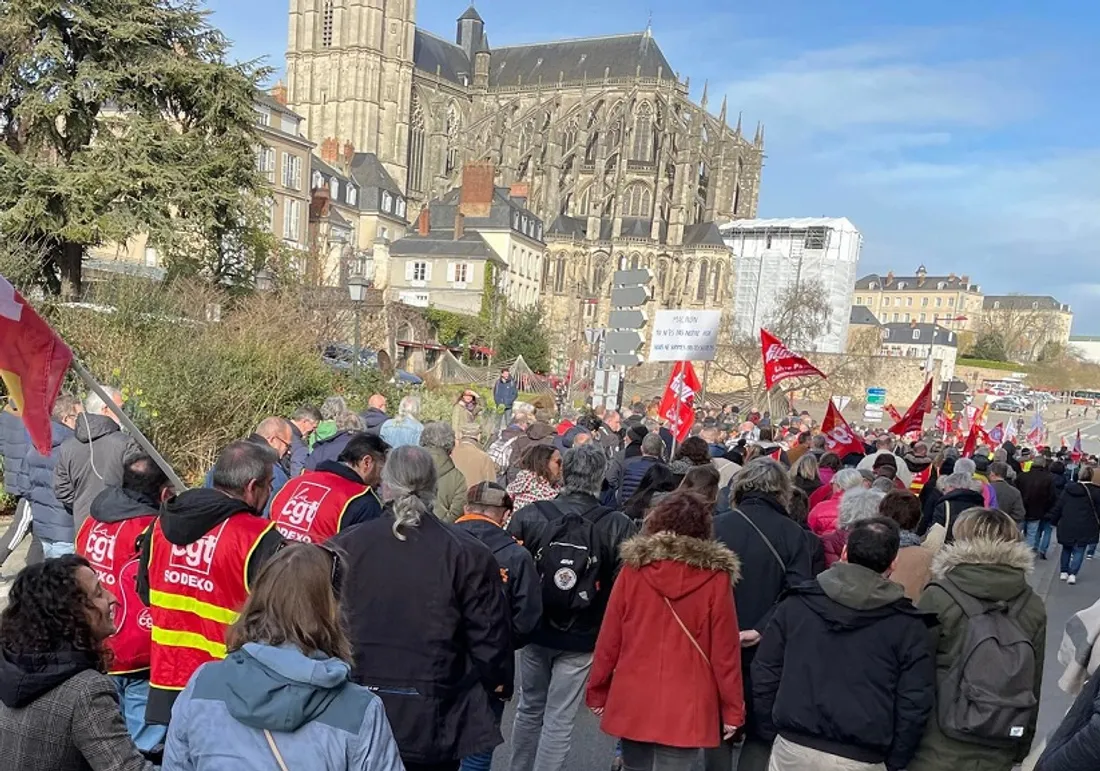 Les manifestants se dirigent vers la place des Jacobins au Mans
