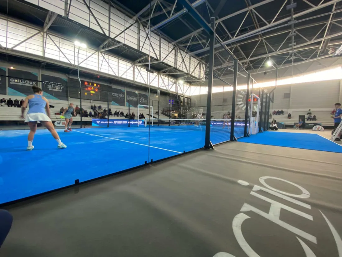 Première demi-finale femmes au tournoi de padel de Mondeville