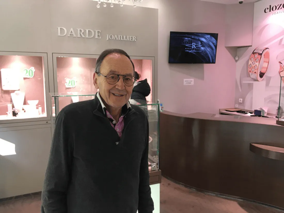 Patrick Darde dans sa boutique à Blois