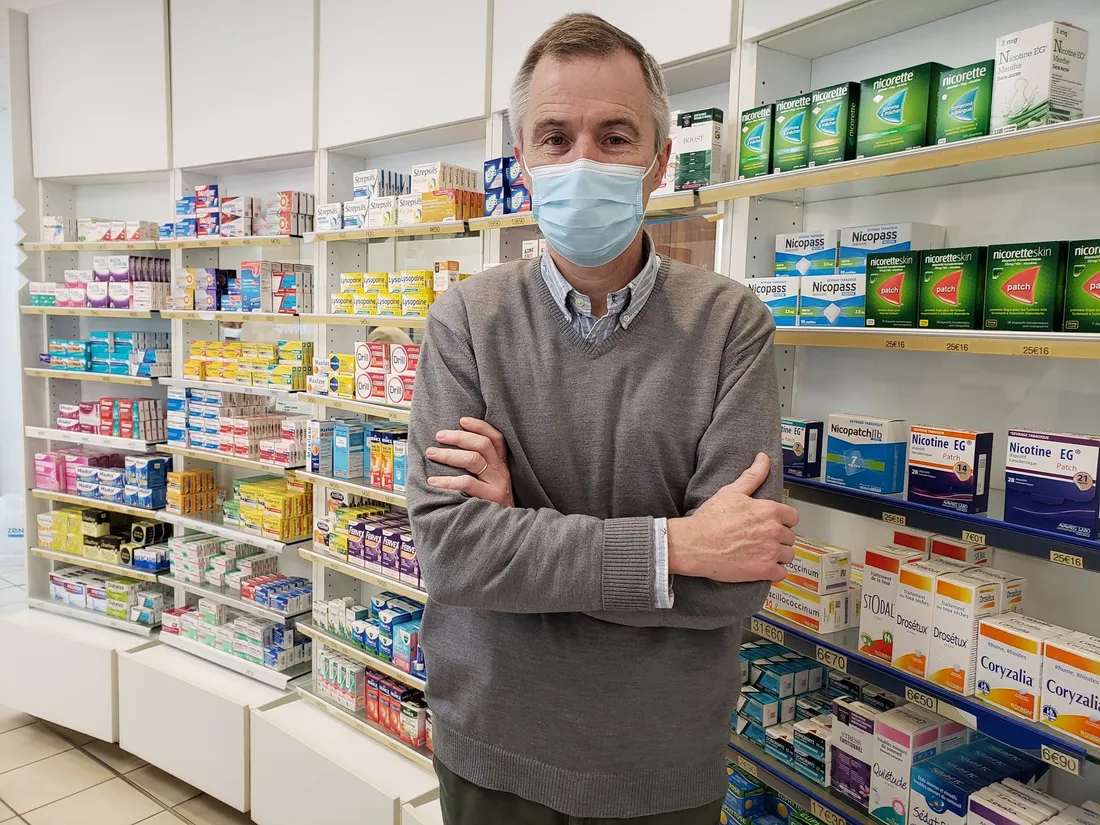 Président du syndicat des pharmaciens du Calvados, Marc Sartorio continue de porter le masque
