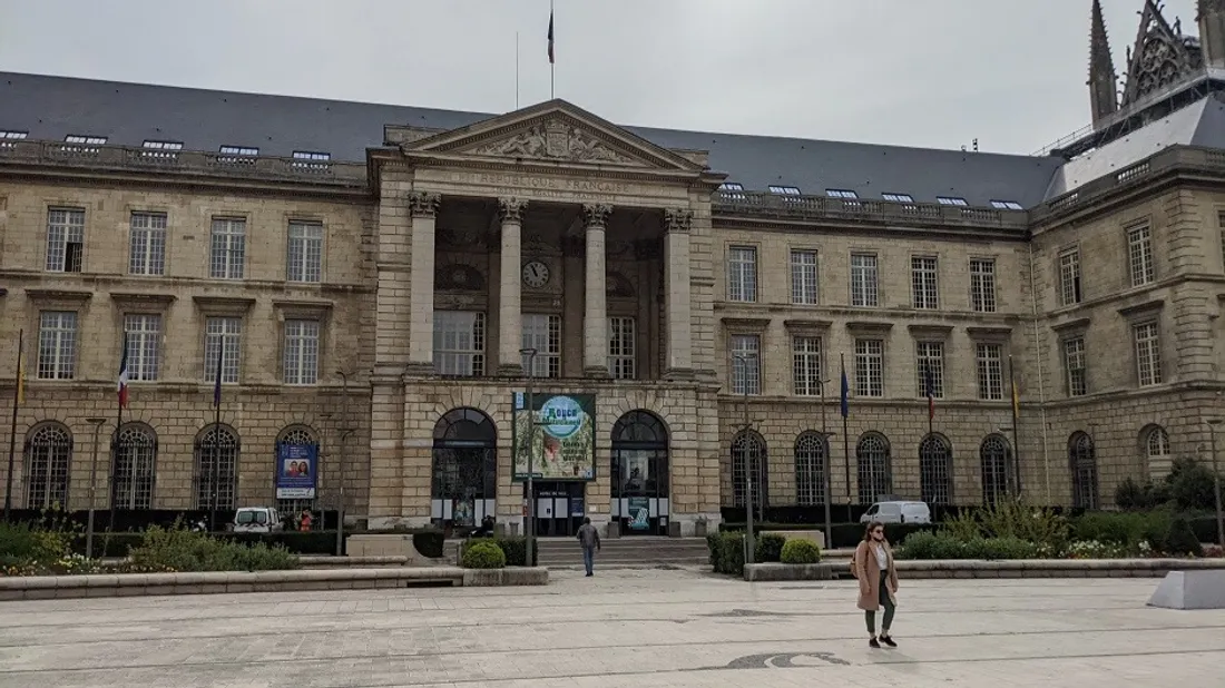 Rouen : un rassemblement après l'assassinat dans une mosquée du Gard