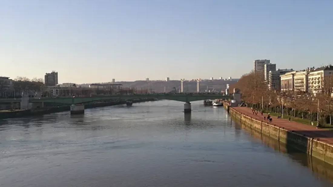 A Rouen, le pont Boieldieu enjambe la Seine