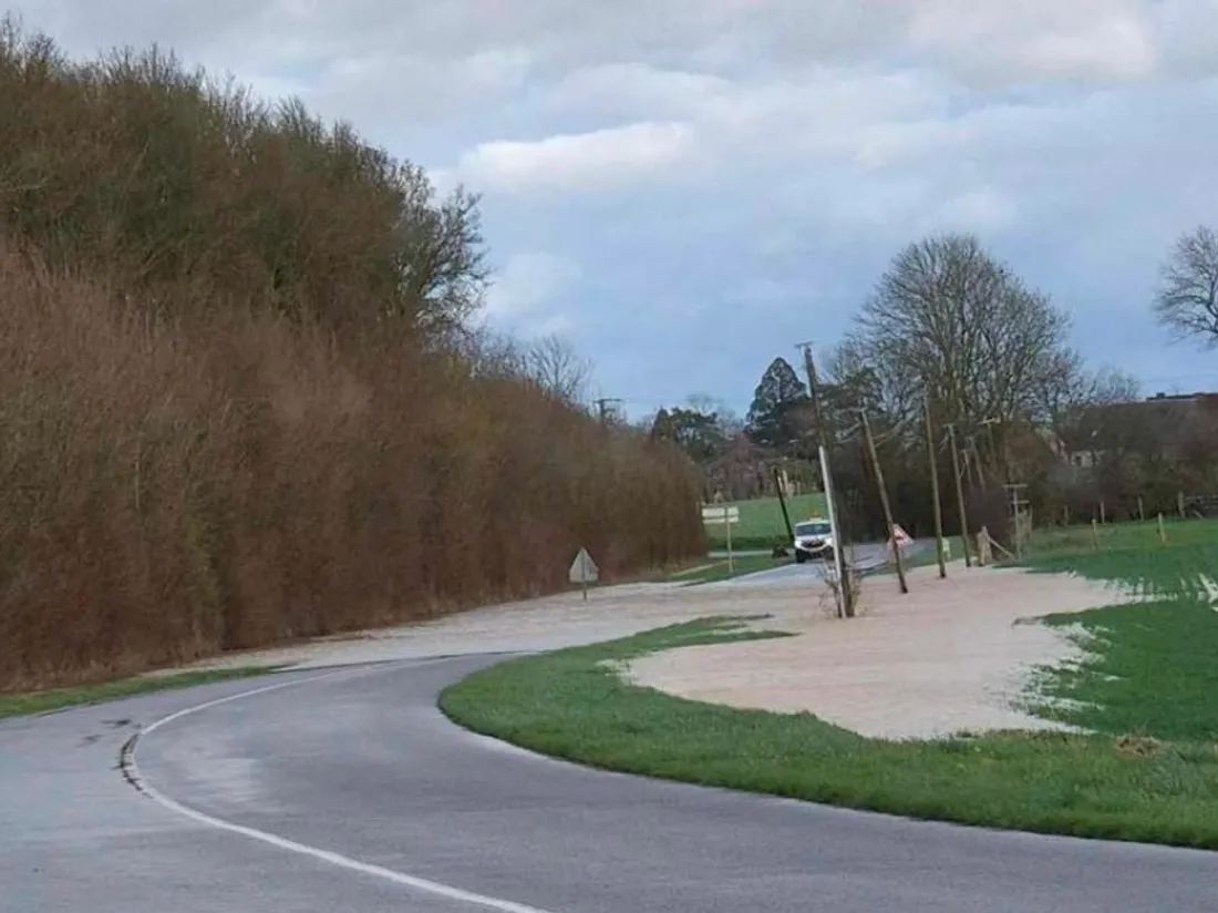 Route inondée dans le Perche