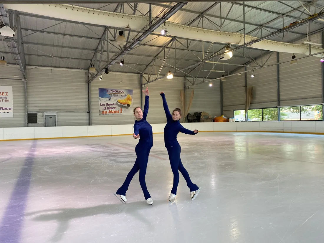 Cynthia et Vickie pratiquent le patinage artistique depuis leur plus jeune âge.