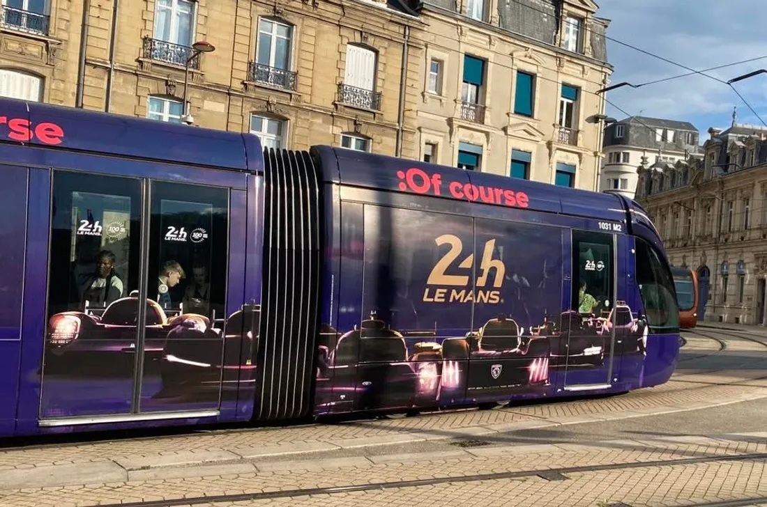 Au Mans, le tram redécoré aux couleurs des 24 Heures