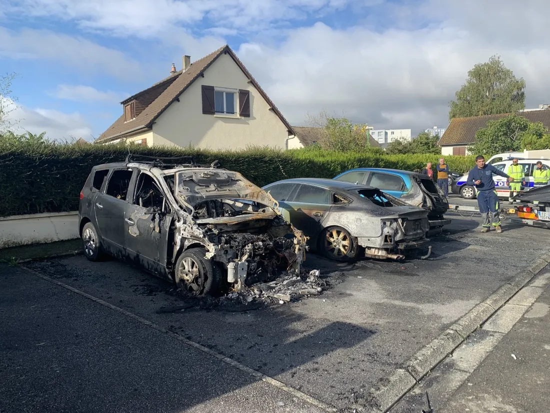 Des voitures brûlées dans le quartier de Perseigne à Alençon