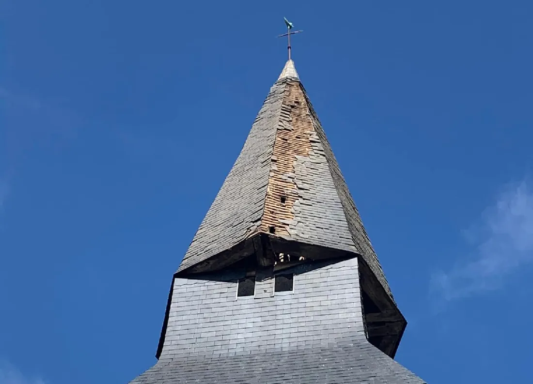 Le clocher de l'église du Torpt, touché par la foudre