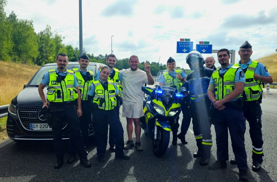 Après les formalités de contrôle, place à la photo souvenir ! Photo : gendarmerie du Loir-et-Cher.