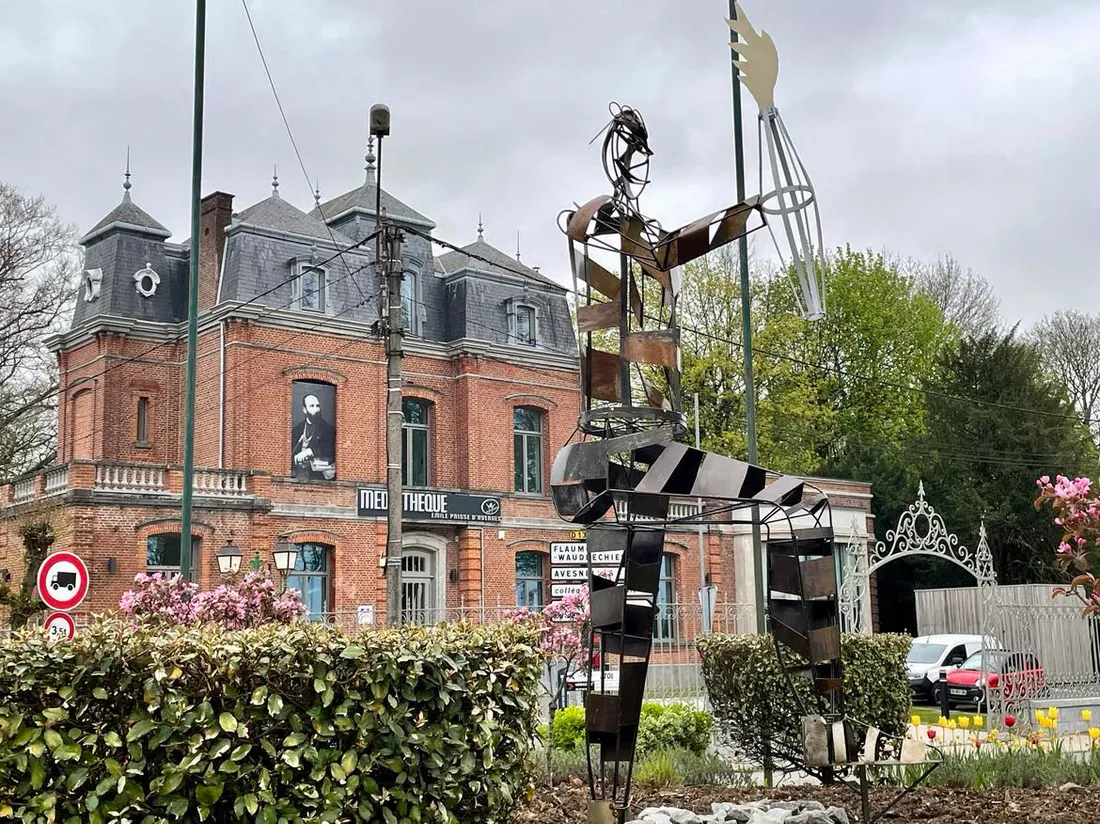 Avesnes-sur-Helpe, statue porteur de la flamme olympique