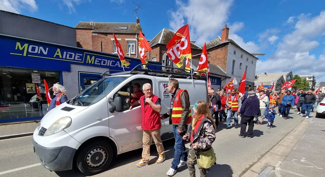 Manifestation dans les rues d'Aulnoye-Aymeries