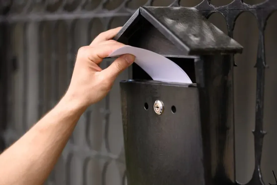 feuille blanche boite à lettre