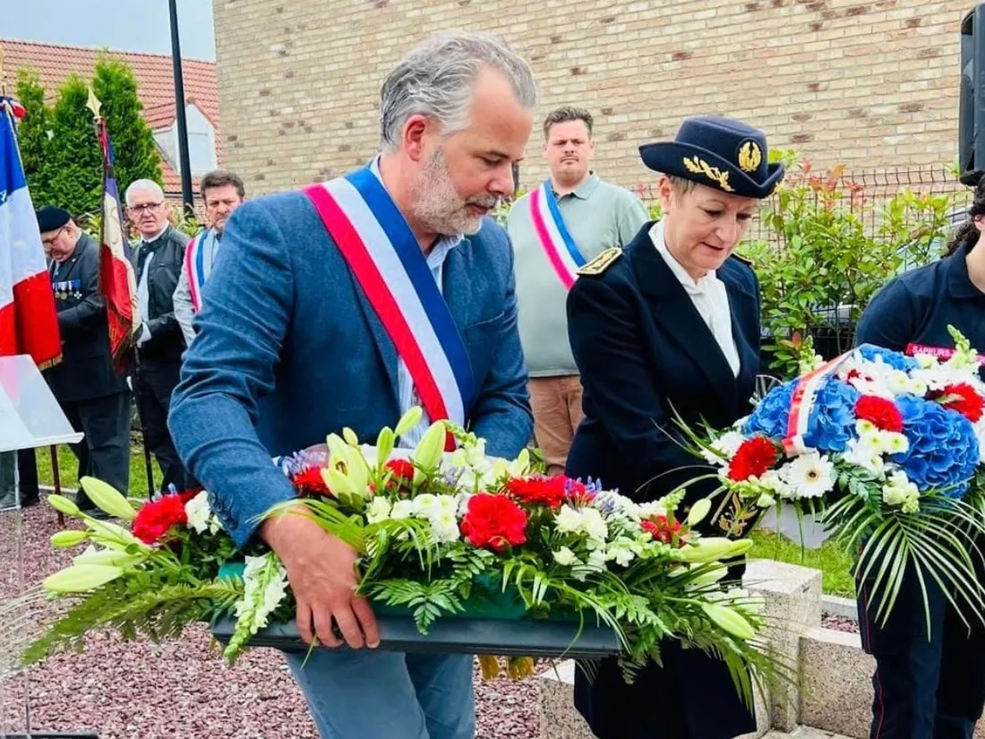 Hommage aux victime par le maire d'Hautmont et madame le sous-préfet