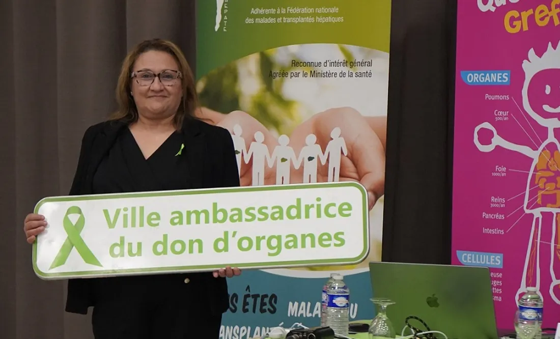 député