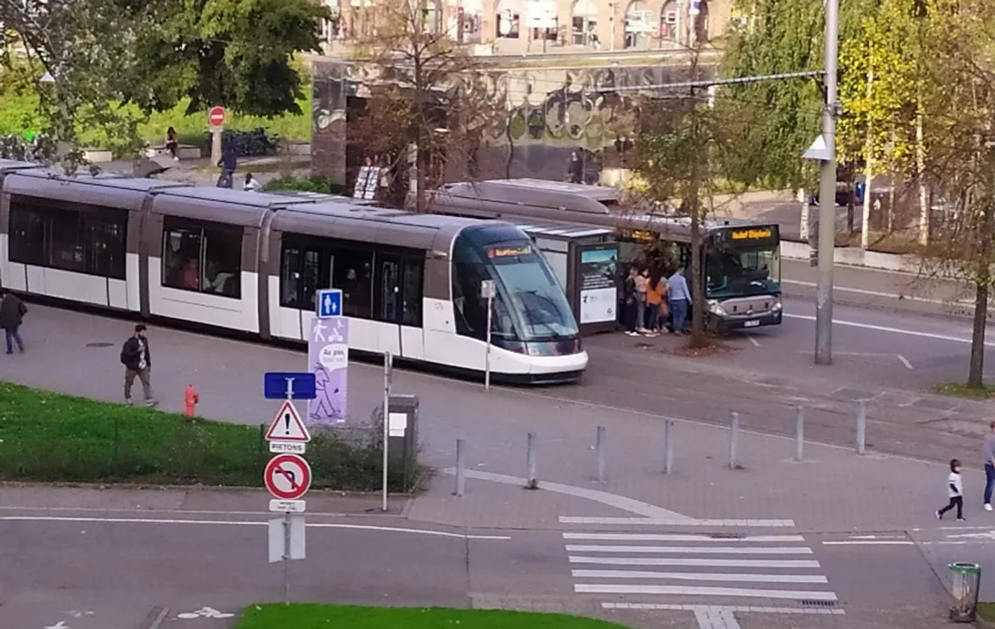 rame bus tram CTS Strasbourg parc Etoile