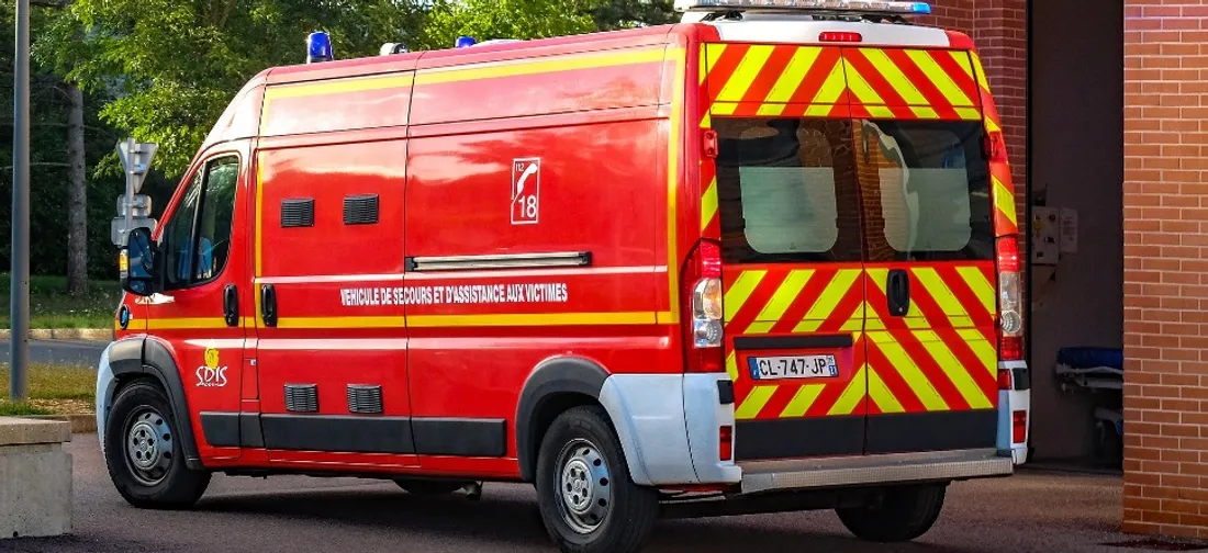 un camion de pompiers - Image d'illustration.