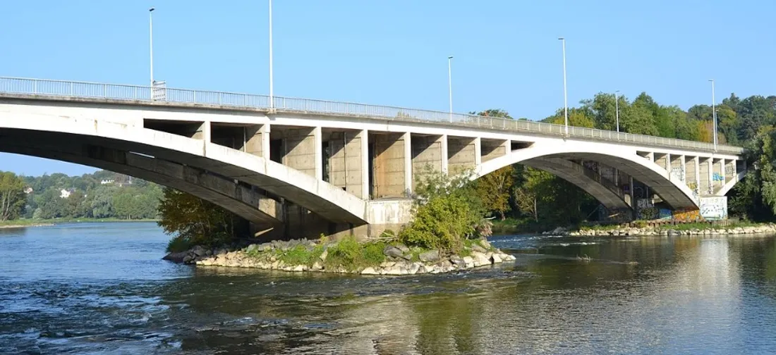 Le pont Napoléon était fermé à la circulation depuis le 5 juillet dernier. 