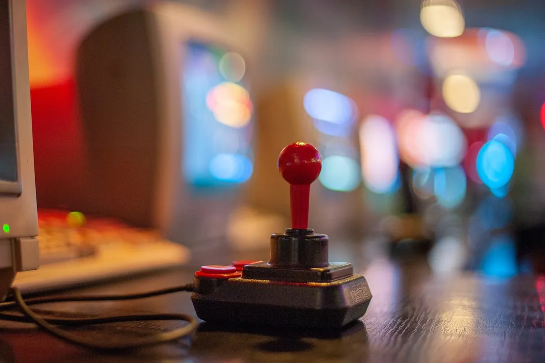 joystick_retrogaming.jpg (238 KB)
