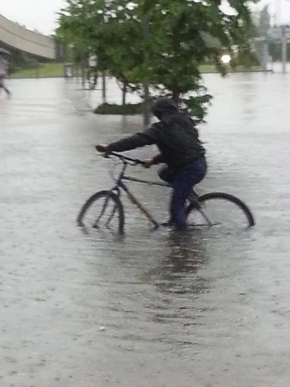 Un cycliste en peine aux 4 Cantons