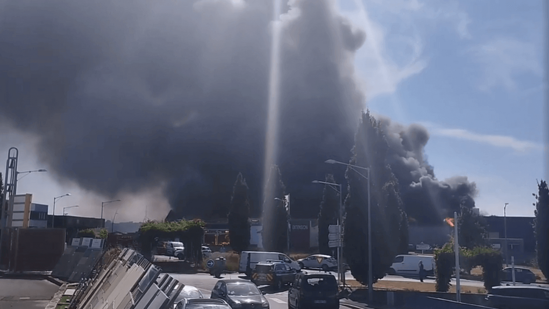 Montaigu : impressionnant panache de fumée visible à plusieurs kilomètres à la ronde