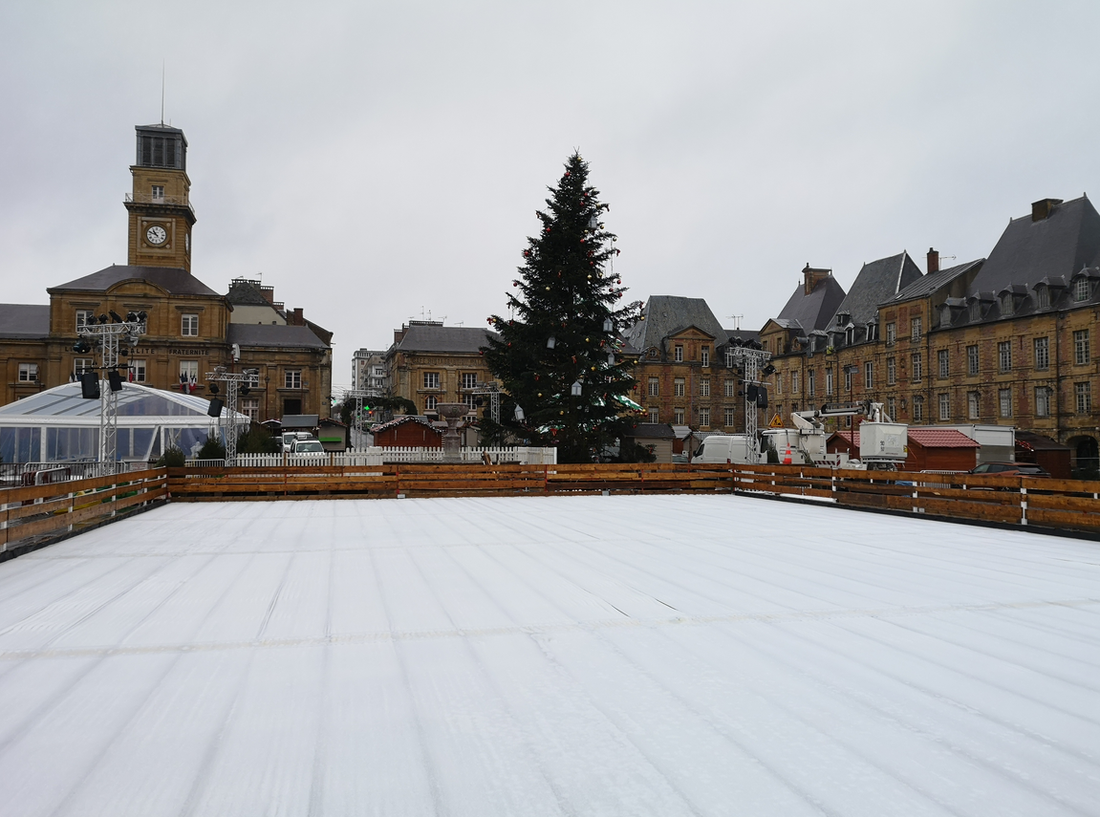 marché noel charleville patinoire