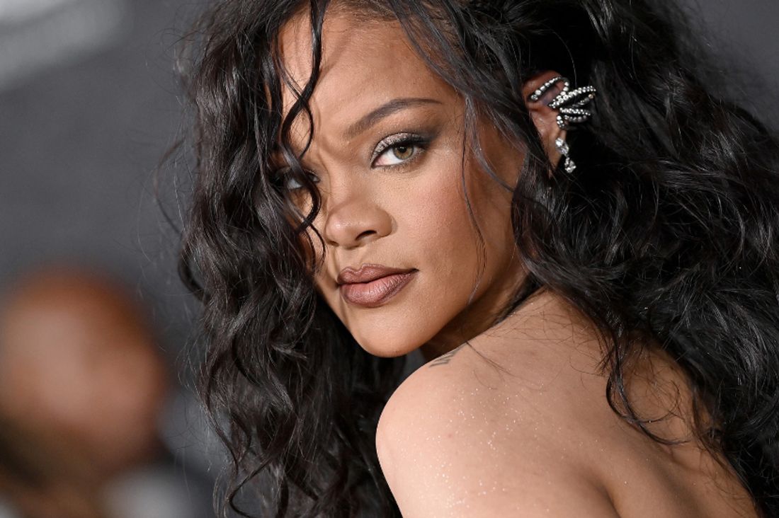 Rihanna Lift Me Up