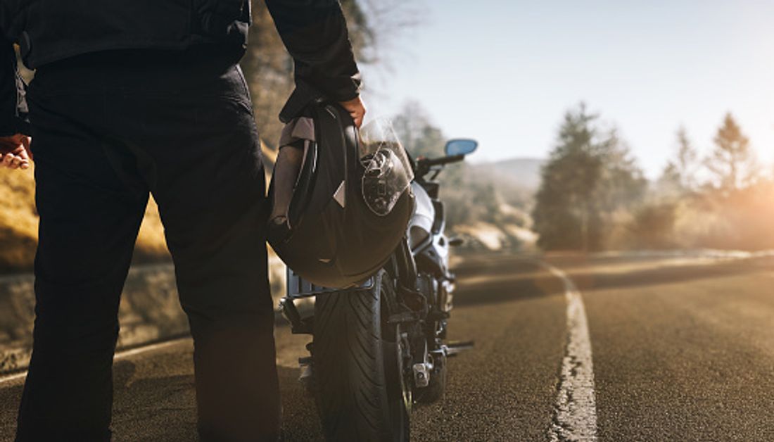 Une expérimentation, pour laisser les motards remonter les files de voiture