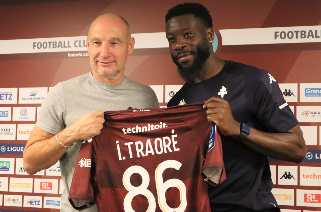 Ismaël Traoré, défenseur du FC Metz et Pierre Dréossi, le directeur du football / Joscelyn Lapart 
