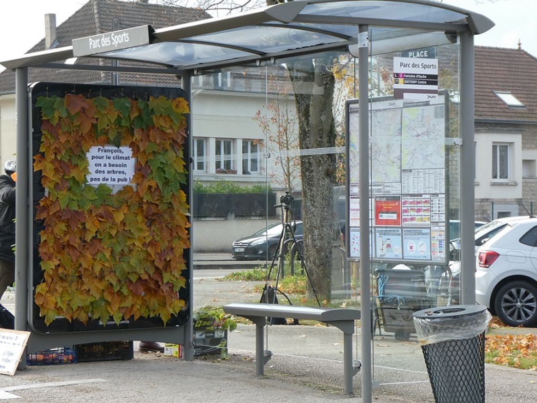 Les amis de la terre Côte-d'Or revendiquent notamment des actions anti-pub, comme ici à Dijon