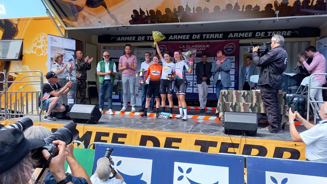 Le podium de la Classique Morbihan, la Bretonne Coralie Demay est 2ème. 