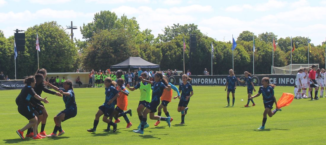Les filles de l'Olympique de Marseille qualifiées pour les 1/4 de finale du tournoi U13 féminin. 