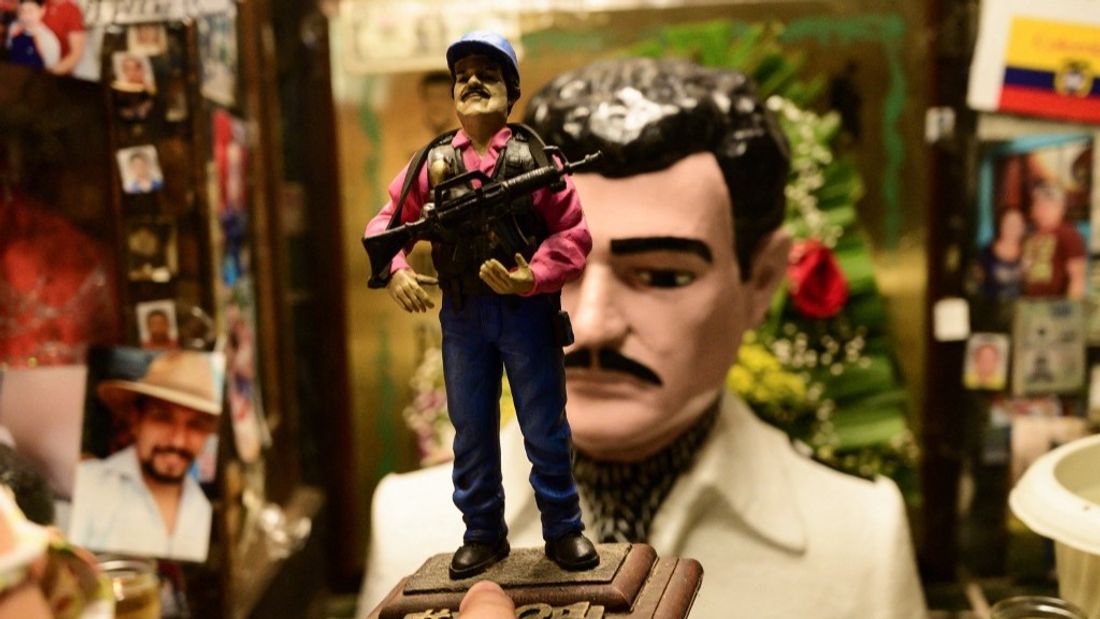 Des statuettes d'El Chapo, baron mexicain de la drogue.