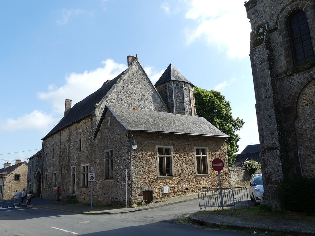 L'ancien prieuré de Brûlon, dans la Sarthe.