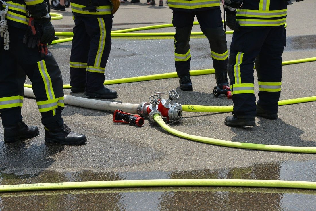 Le compagnon de la victime s'est défenestré pour échapper aux flammes.