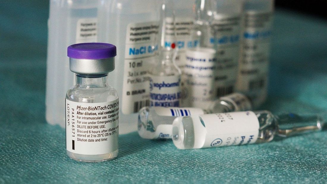 Un flacon de vaccin Pfizer.
