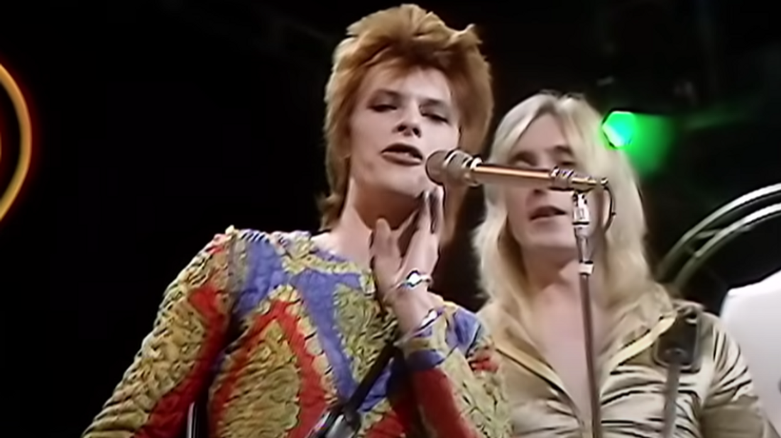 David Bowie chante Starman à l'émission Top ofthe Pop en 1972.