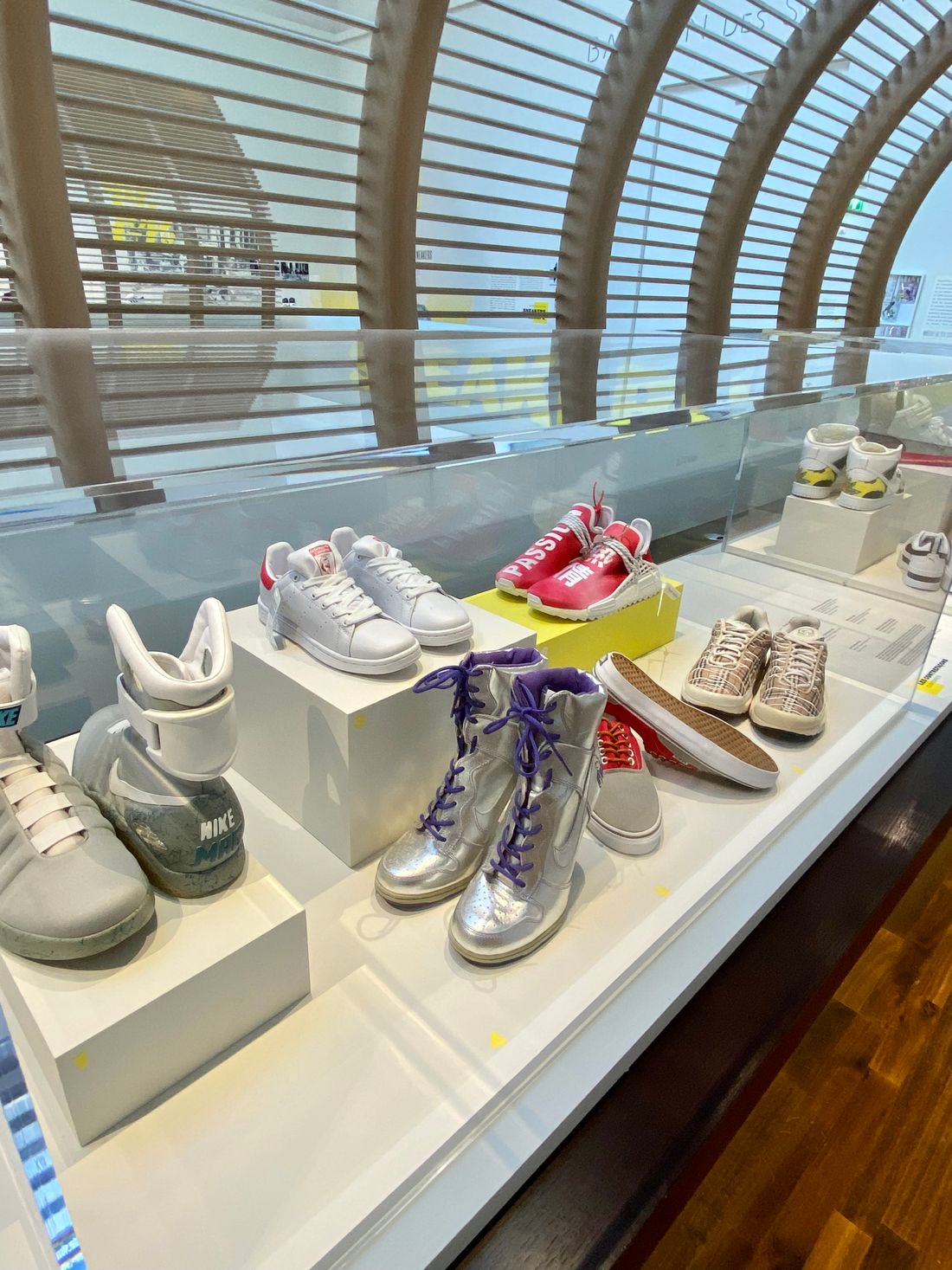 "Sneakers", c'est aussi découvrir quelques paires de contrefaçon.