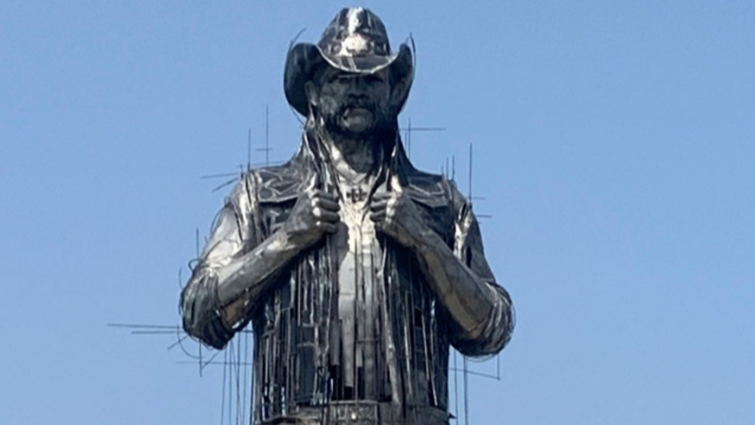 La statue momumentale de Lemmy Kilmister au Hellfest