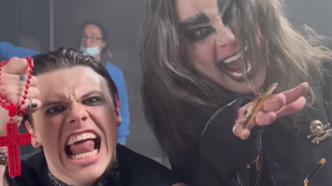 Yungblud et Ozzy Osbourne sur le tournage de "The Funeral".