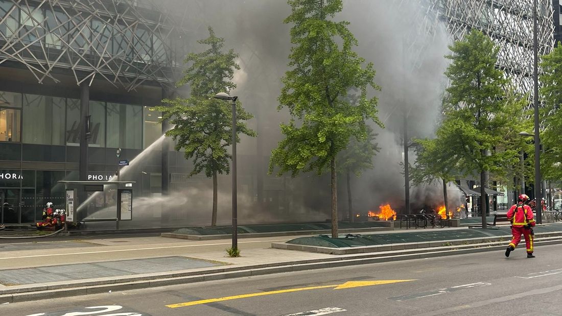 Paris : un bus prend feu près de la BNF, la route fermée
