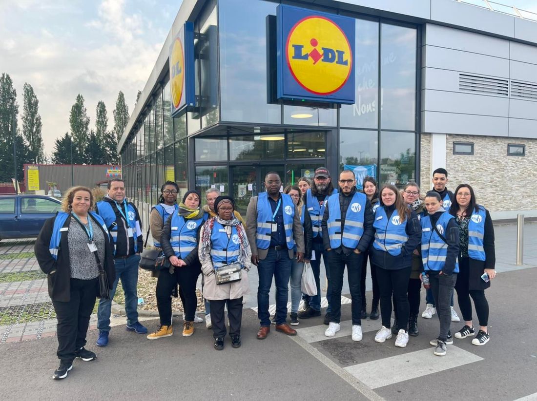 Les salariés de Lidl Joigny soutiennent leur directeur licencié.