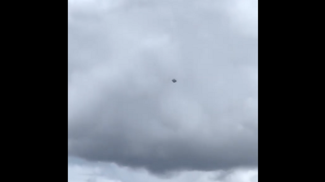 Un OVNI dans le ciel de Medellín le 27 juin 2022.