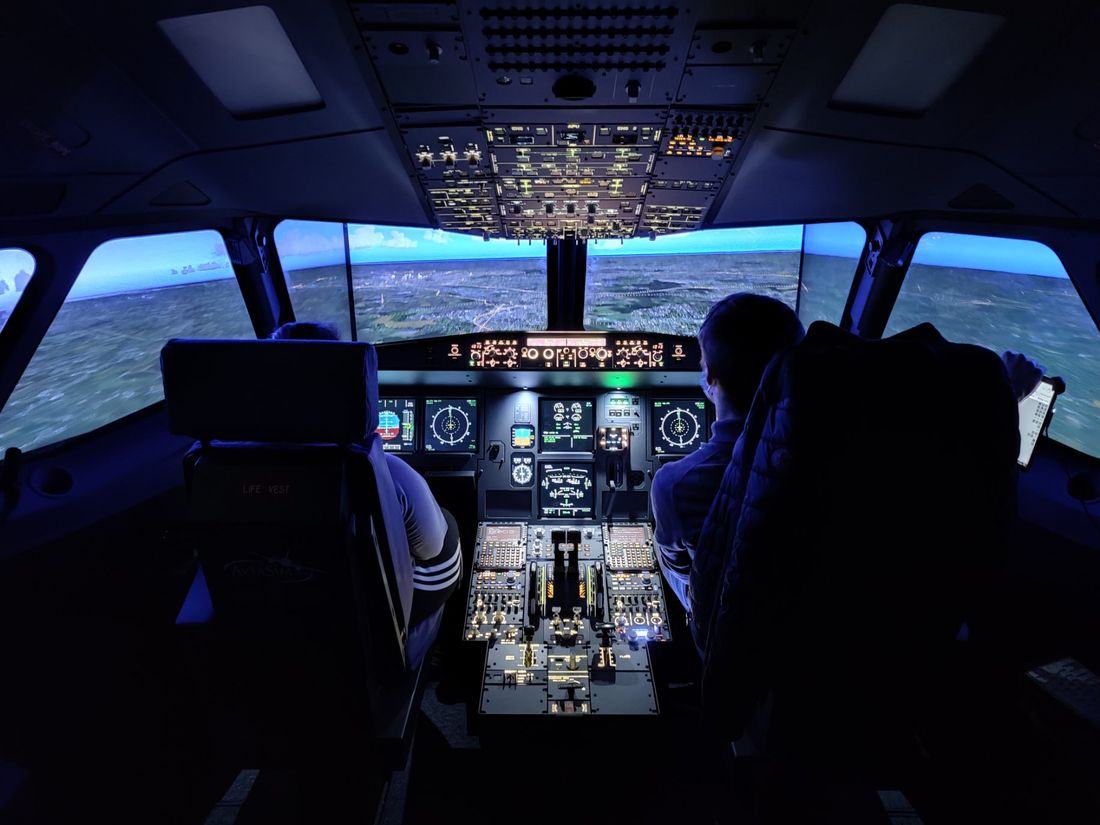 La réplique du cockpit de l'A320 du centre AviaSim