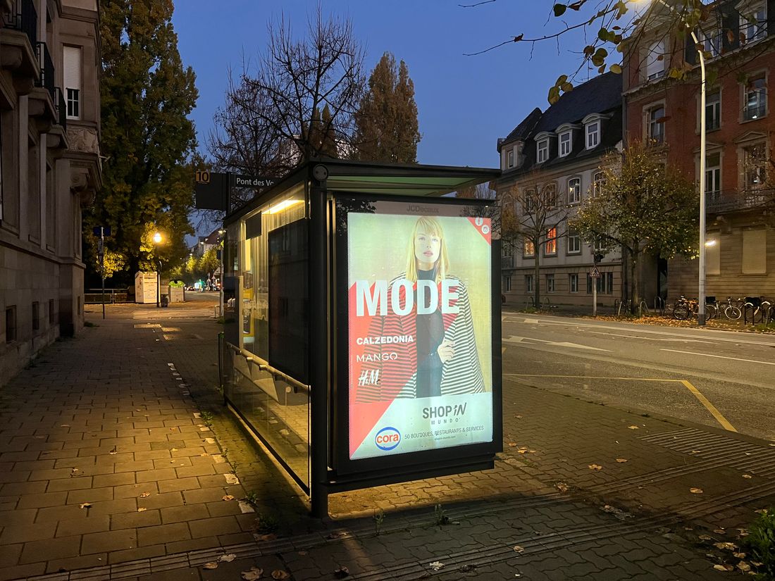 Depuis le week-end dernier, les panneaux publicitaires des abribus sont éteints la nuit à Strasbourg
