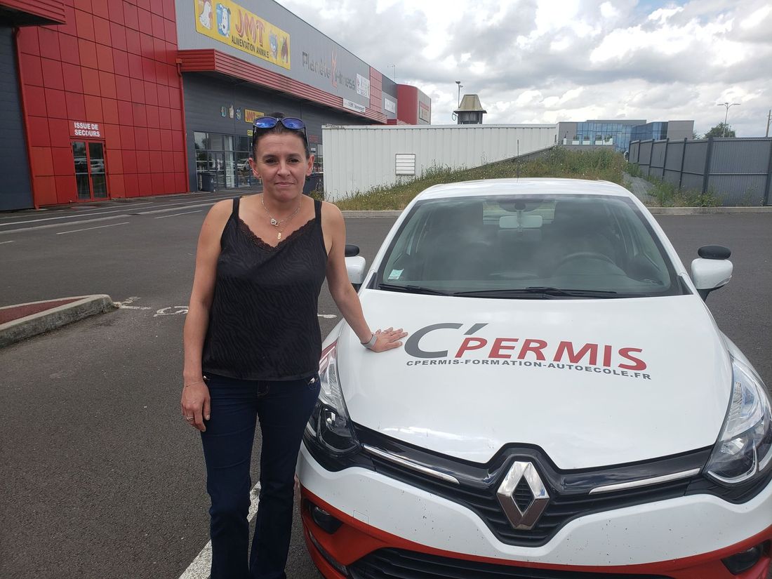 Emilie Denis gérante de l'entreprise C Permis à Carpiquet