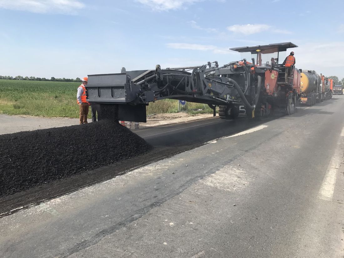 La machine Recycol permet de raboter la chaussée pour être ensuite réutilisée