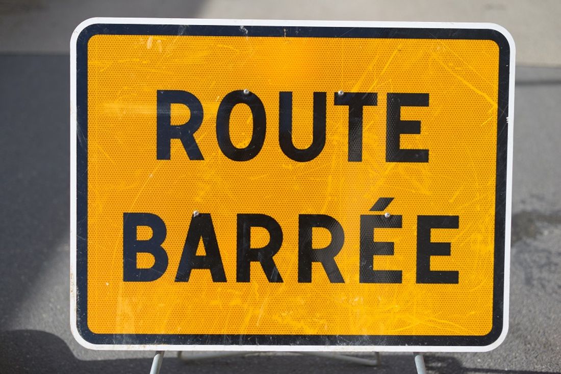 Ça passe pas, t'as pas vu le panneau ?!
