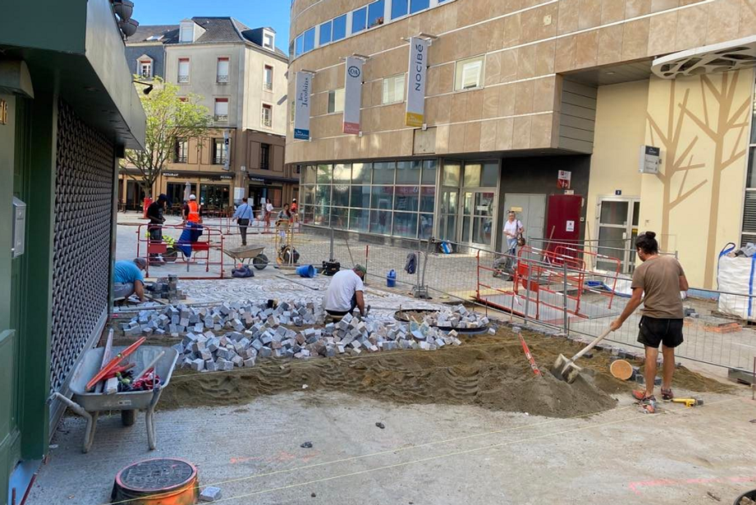Travaux de pavage rue Claude-Blondeau, au Mans
